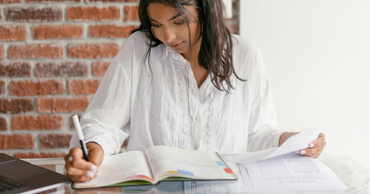 31 Daily Journaling Prompts to Help You Stop Emotional Monitoring
